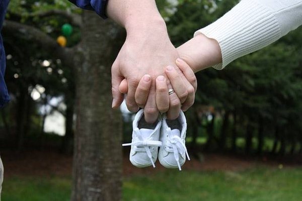 Rédiger un texte de faire-part de naissance : des mots pour célébrer une nouvelle vie