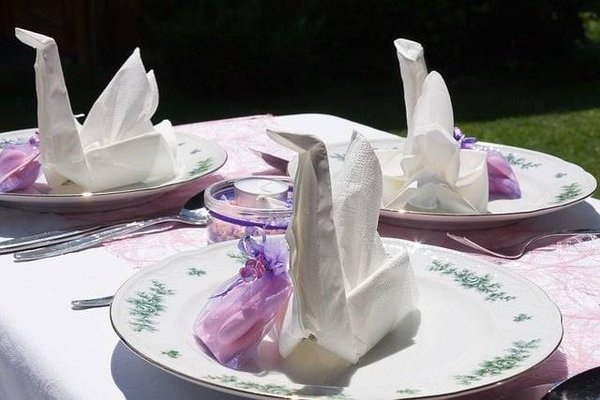 Idées de Décoration de Table pour un Baptême Inoubliable