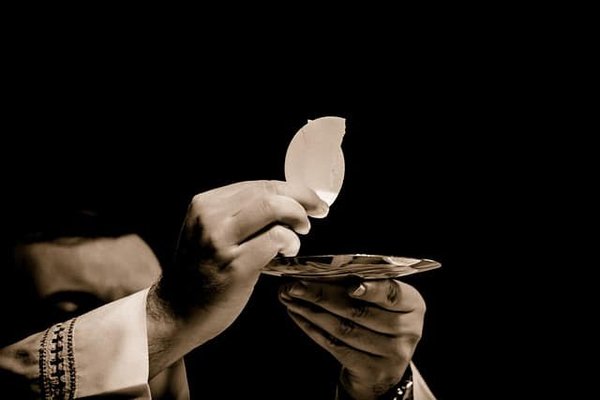 Quand faire sa première communion : Une Décision Personnelle et Spirituelle