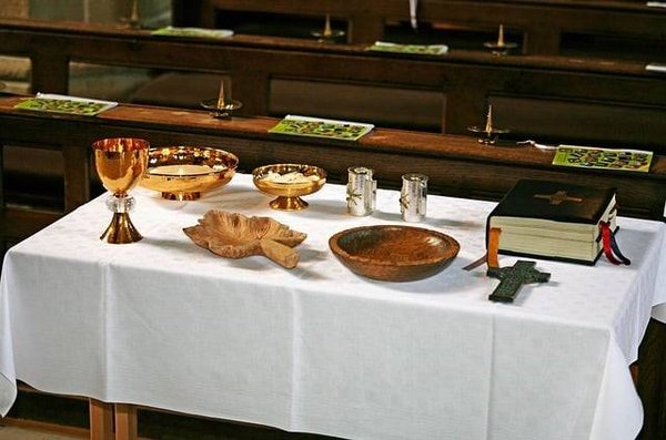 Bien s'habiller pour une communion : Traditions, tendances et bonnes pratiques